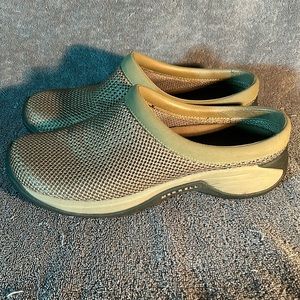 Merrell Women’s Slip Ons Ortholite size 9